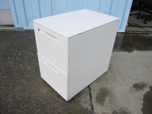 ２段ワゴン　ホワイト　鍵あり　コクヨ製iS　395ｘ600ｘ595
