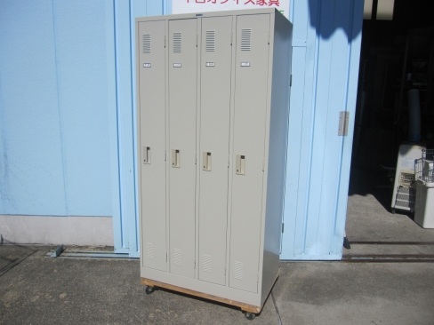 4人用ロッカー　ナイキ製　鍵あり　ニューグレー　900ｘ515ｘ1790