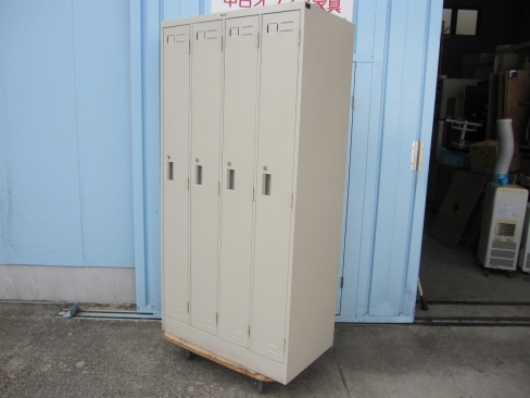 4人用ロッカー　鍵あり　ニューグレー　コクヨ製　900ｘ515ｘ1790
