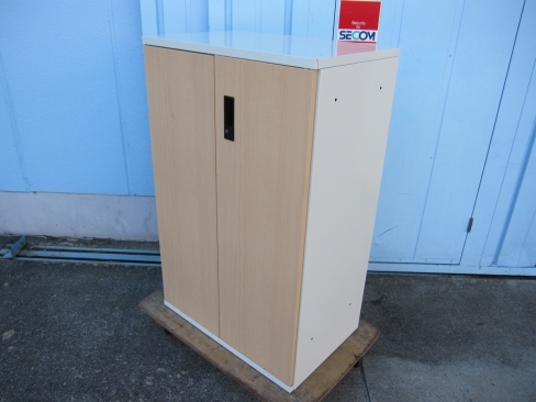 両開き書庫　鍵あり　700ｘ450ｘ1100　ホワイト/扉チーク　プラス製