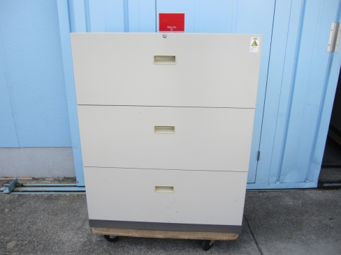 3段ラテラル　鍵あり　ニューグレー　コクヨ製　900ｘ450ｘ1100　天板に塗装はげあり