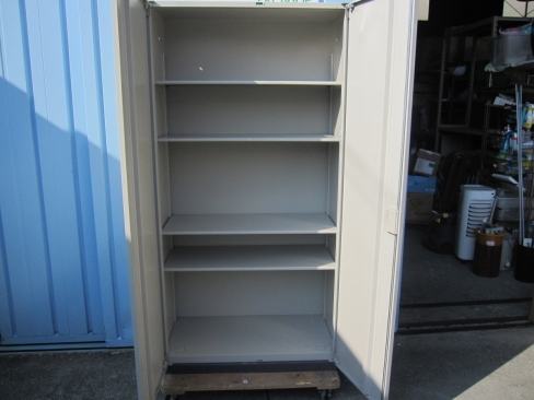 両開き特価！　書庫　鍵あり　ニューグレー　コクヨ製　取っ手ヒビあり　900ｘ450ｘ1800