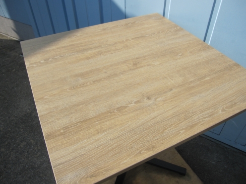 カフェテーブル　750ｘ750ｘ720　木目チーク