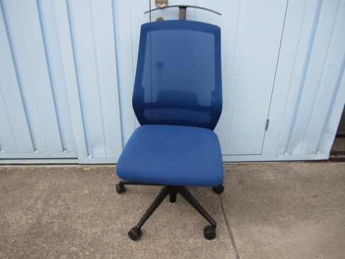 事務イス　メッシュ　ブルー　ウチダ製エルフィ　　ELA2-00B