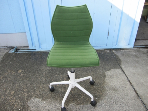 事務イス　グリーン　肘なし