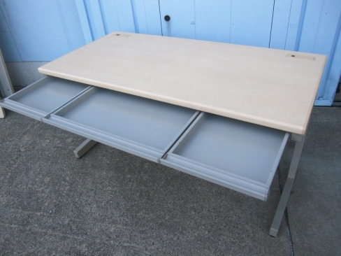 事務机　平デスク　1400ｘ700ｘ700　木目チーク　ウチダ製