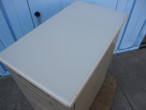 3段脇机　鍵あり　ニューグレー　プラス製　400ｘ700ｘ700