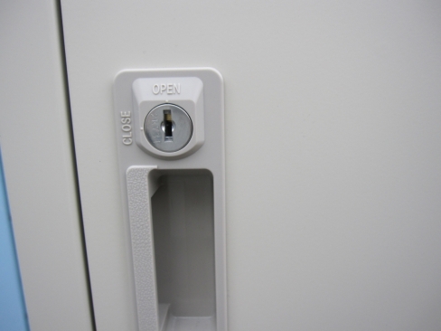 1人用ロッカー　鍵あり　ニューグレー　317ｘ515ｘ1790　生興製