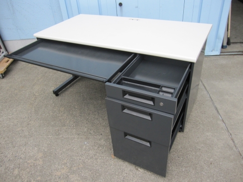 事務机　片袖デスク　鍵あり　ブラック　1400ｘ700ｘ700　プラス製