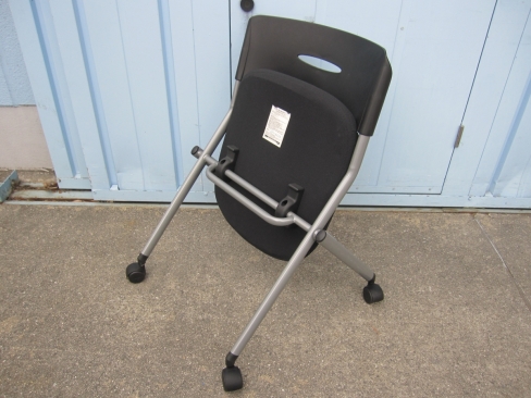 会議用チェア　ブラック　ネスティングチェア