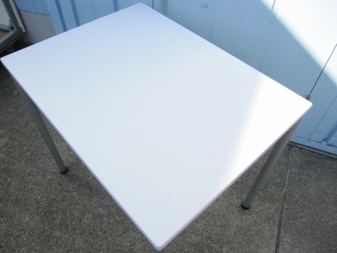 ワークデスク　会議テーブル　ホワイト　800ｘ600ｘ700　4本脚