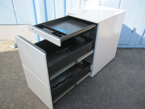 ３段ワゴン　鍵あり　ホワイト　オカムラ製プロユニット　390ｘ580ｘ650