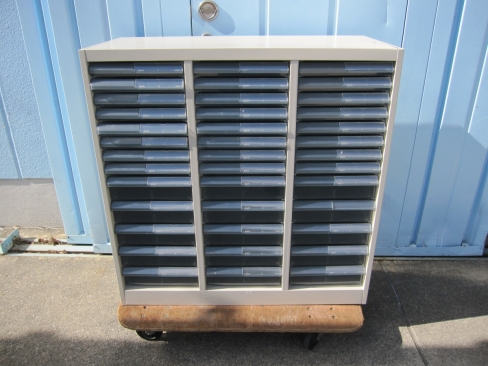 ３列浅型８段深型５段クリアケース　880ｘ400ｘ880　コクヨ製　S-A333F1N　天板へこみあり