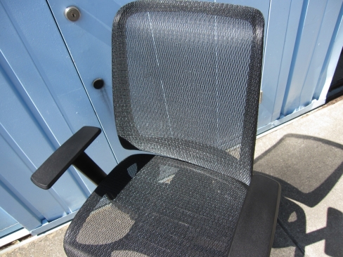 未使用品！　メッシュチェア　肘あり　ブラック　井上金庫製SPN-53A　定価60,000円程度