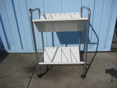 移動式本立て　ホワイト　キャスター付きワゴン　560ｘ400ｘ790