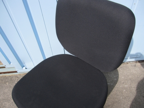 事務イス　ブラック　オカムラ製ビラージュ　肘なし