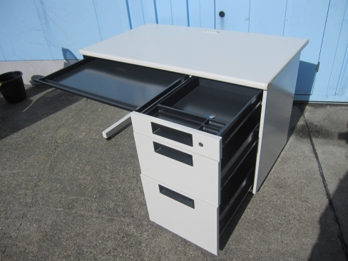 事務机　片袖デスク　ホワイト　鍵あり　1200ｘ700ｘ700　プラス製　フラットライン