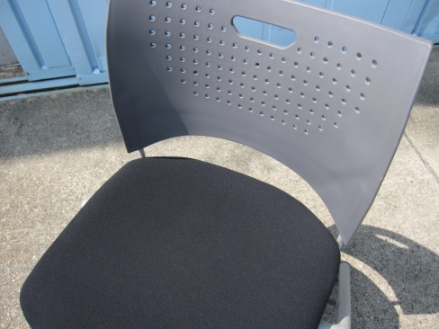 会議用チェア　グレー/ブラック　ライオン製