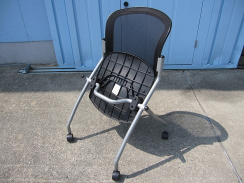 会議用チェア　ブラック　メッシュ　TOKIO製　ネスティングチェア
