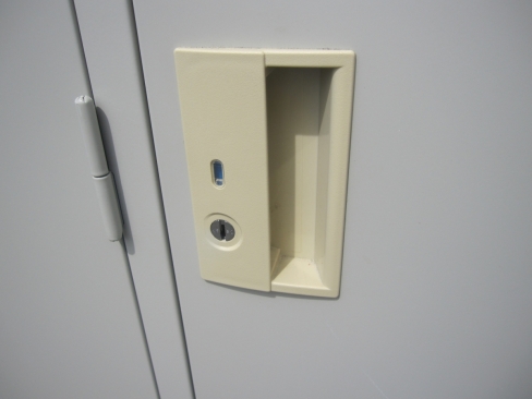 2人用ロッカー　鍵あり　ニューグレー　608ｘ515ｘ1790