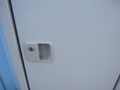 1人用ロッカー　鍵あり　ニューグレー　イトーキ製　317ｘ515ｘ1790