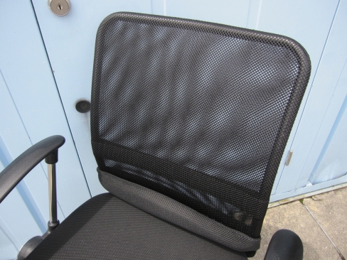 事務イス　メッシュチェア　ブラック　肘あり