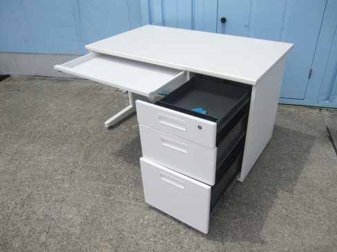 事務机　ホワイト　鍵あり　1200ｘ700ｘ700