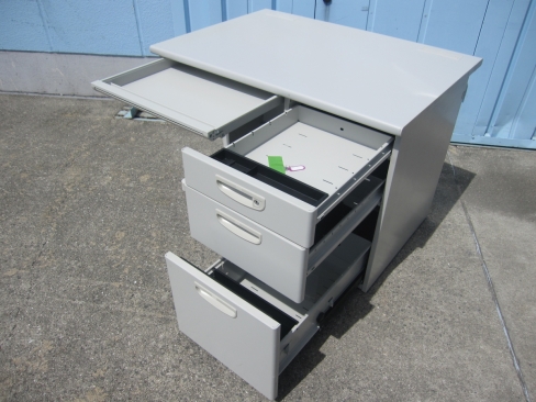 事務机　片袖デスク　鍵あり　1000ｘ700ｘ700　ニューグレー　ナイキ製