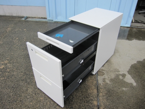 ３段ワゴン　ホワイト　鍵あり　コクヨGTワゴン　395ｘ600ｘ645