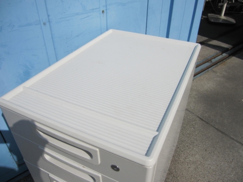 3段ワゴン　ホワイト　鍵あり　プラス製　