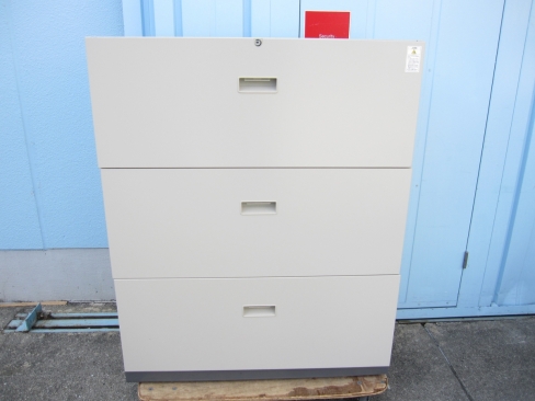 3段ラテラル　鍵あり　コクヨ製　ニューグレー　900ｘ450ｘ1100　ベース横へこみあり