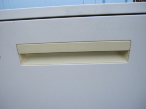 2段ラテラル　鍵あり　ホワイト　天板付き　900ｘ450ｘ780　ウチダ製