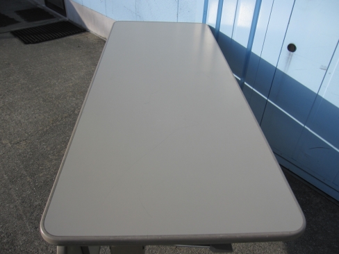 会議テーブル　1500ｘ600ｘ700　スタックテーブル　幕板あり　ニューグレー