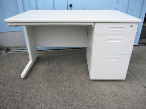 事務机　鍵あり　ホワイト　1200ｘ700ｘ700　片袖デスク
