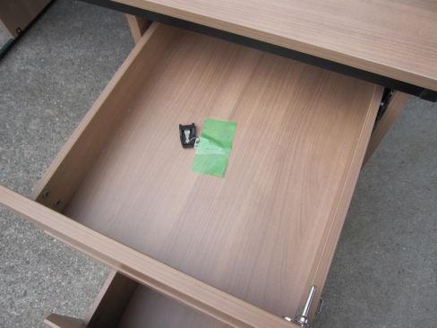 事務机　鍵あり　1200ｘ700ｘ700　木目　片袖デスク