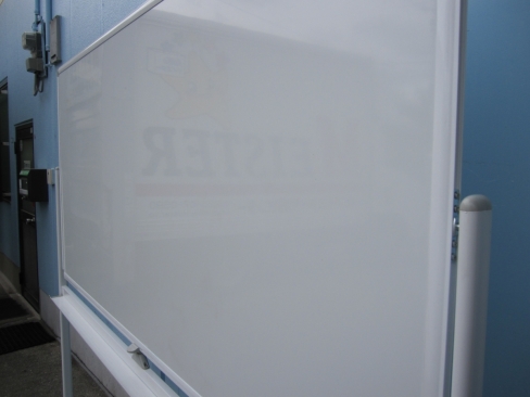 脚付両面ホワイトボード　1900ｘ1800　