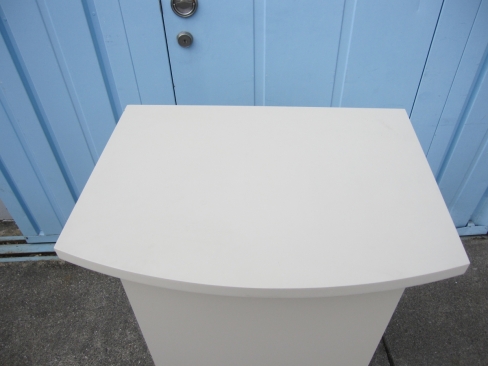 受付カウンター　ホワイト　600ｘ450ｘ1010　天板角傷あり