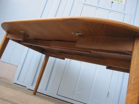 ダイニングテーブル　エクステンションテーブル　1100～1700ｘ1100ｘ720　定価13万円程度