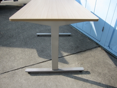 会議テーブル　1200ｘ750ｘ720　木目チーク　イトーキ製　Ｔ字脚