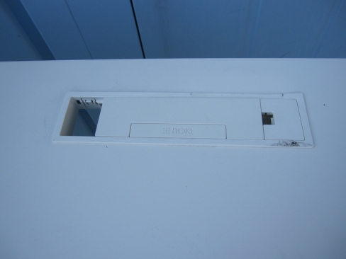 事務机　片袖デスク　ホワイト　鍵あり　1000ｘ700ｘ700　イトーキ製ＣＺＲ