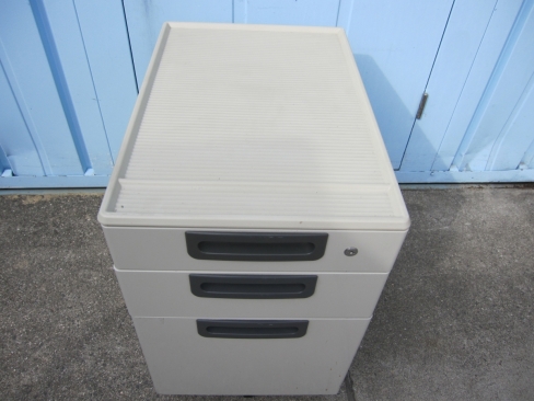 ３段ワゴン　ニューグレー　鍵あり　プラス製　400ｘ550ｘ620