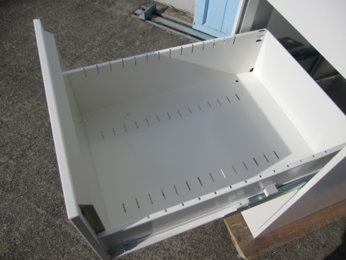 4段ファイルキャビネット　鍵あり　ナイキ製　ホワイト　455ｘ620ｘ1400　B4-4W