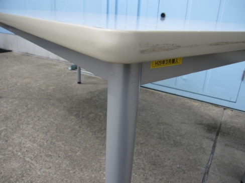 会議テーブル　ニューグレー　1800ｘ900ｘ720　４本脚　