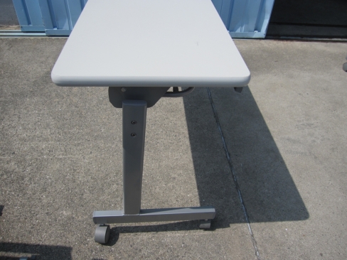 会議用テーブル　ニューグレー　1800ｘ450ｘ700　スタックテーブル