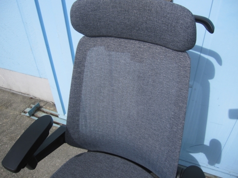 事務イス　肘あり　ヘッドレスト付き　グレー　イトーキ製ノート　KJ-177JE-T1T3