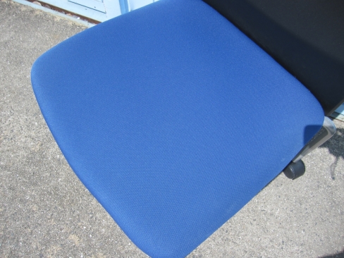 会議用チェア　ブラック/ブルー　キャスター付き