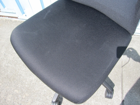 事務イス　ブラック　メッシュ　肘なし