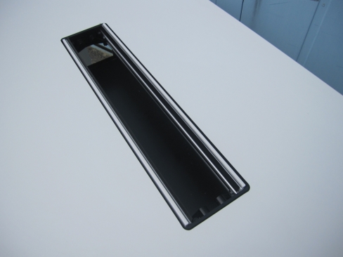 会議テーブル　ホワイト　1500ｘ750ｘ720　オカムラ製　４Ｌ２３４Ｇ　ＭＲ７６