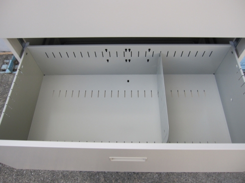 3段ラテラル　鍵あり　コクヨ製　ニューグレー　900ｘ450ｘ1100　ベース横へこみあり