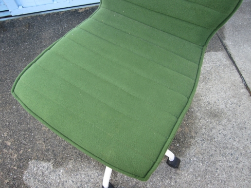 事務イス　グリーン　肘なし